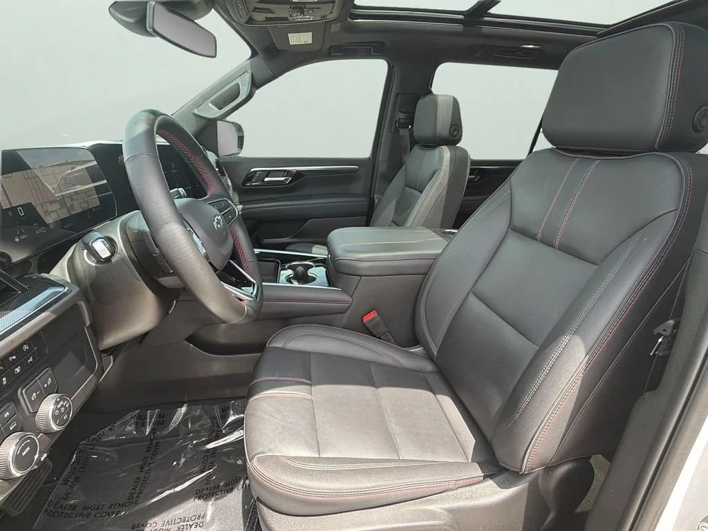 Used 2025 Iridescent Pearl Tricoat Chevrolet RST image 20