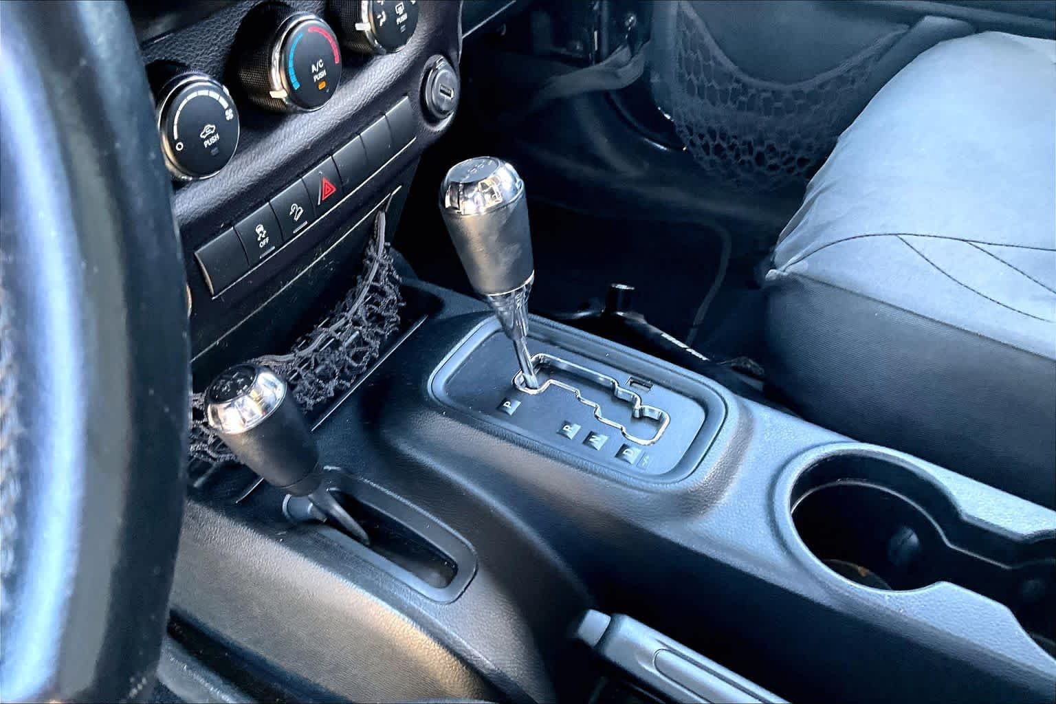 Used 2018 Black Clearcoat Jeep Sport S image 13