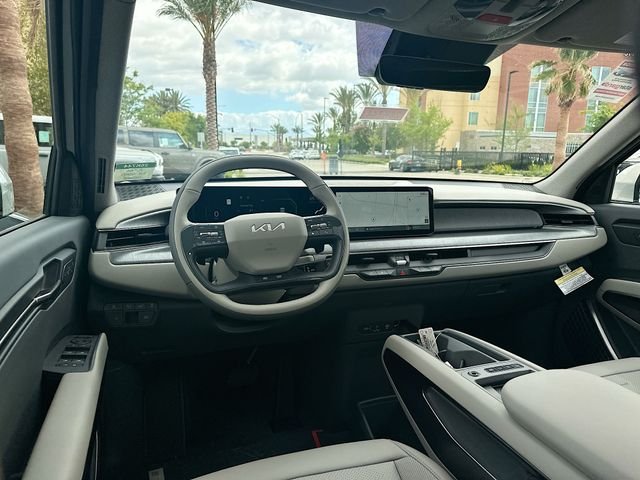 New 2026 Ivory Silver Kia Wind AWD image 24