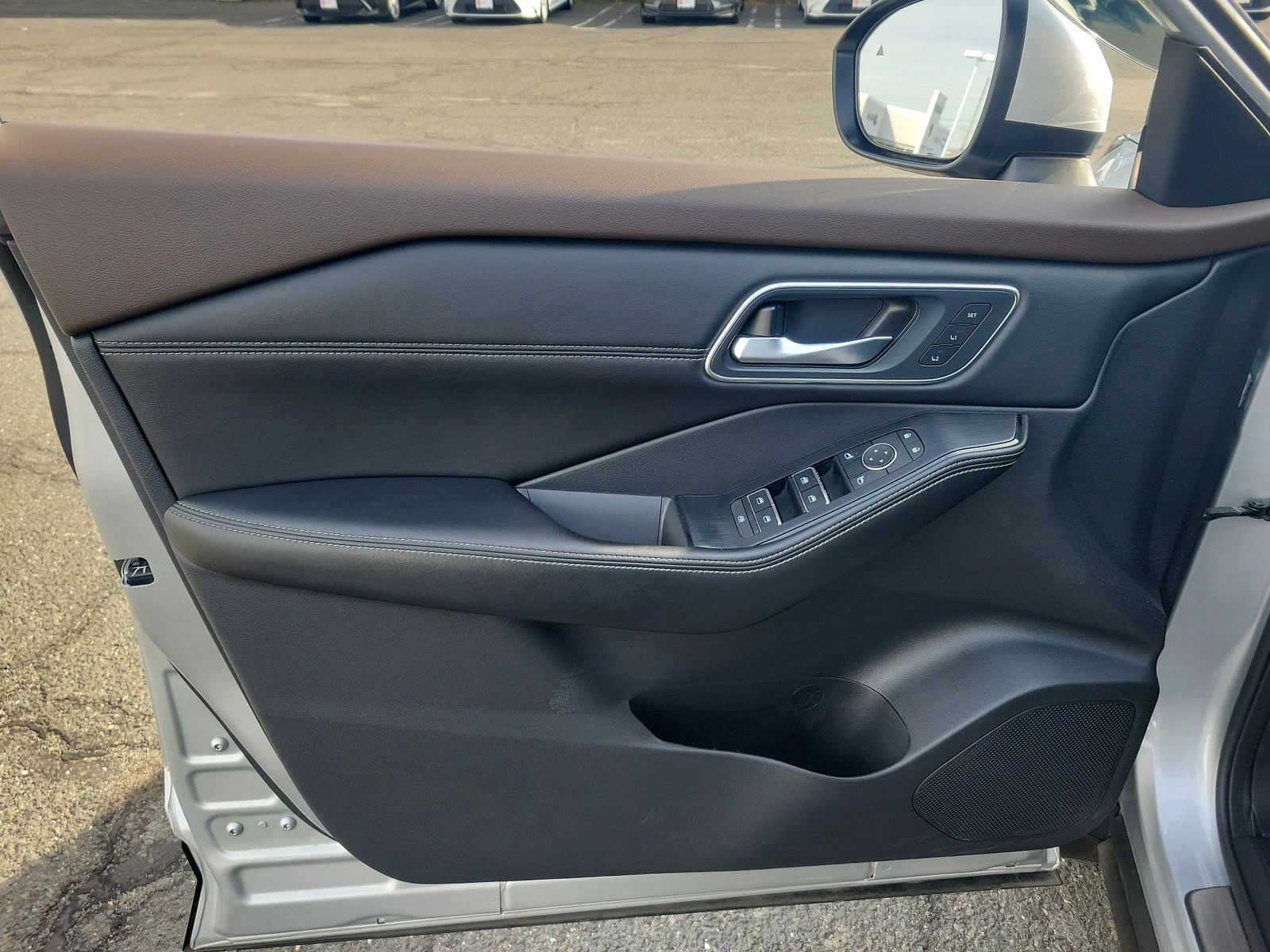 Used 2021 Brilliant Silver Metallic Nissan Platinum image 12