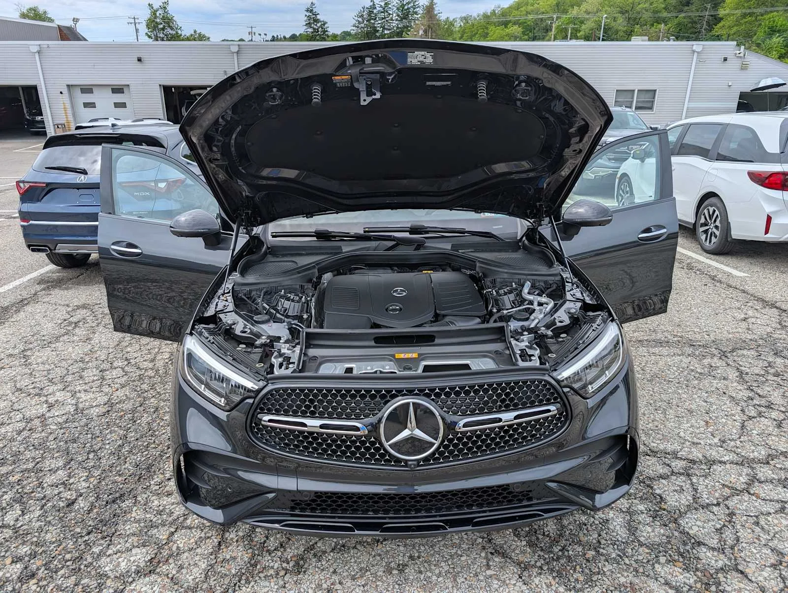 Used 2026 Graphite Grey Metallic Mercedes-Benz GLC 300 image 10