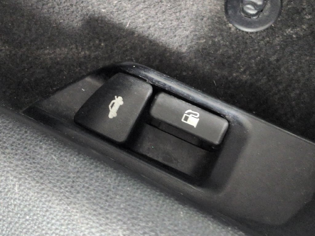 2024 Toyota Corolla LE - Photo 17