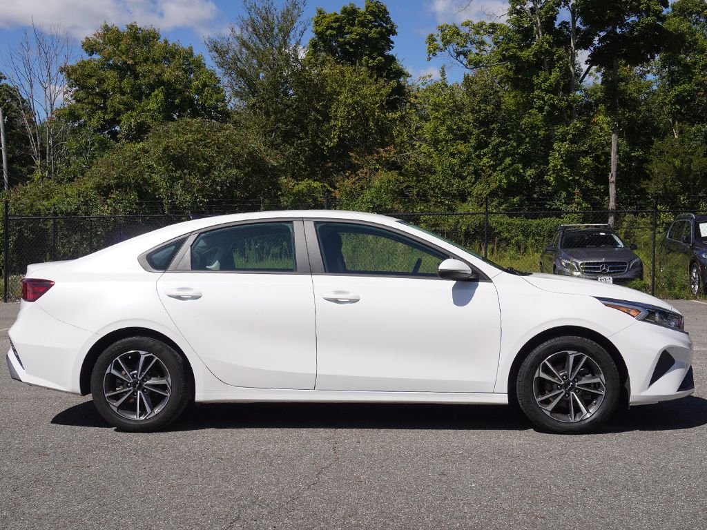 Used 2023 White Kia LXS image 16