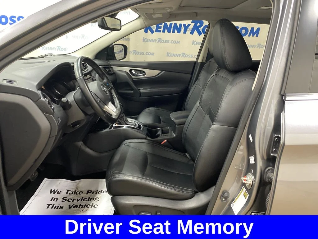 Used 2020 Gray Nissan SL image 8