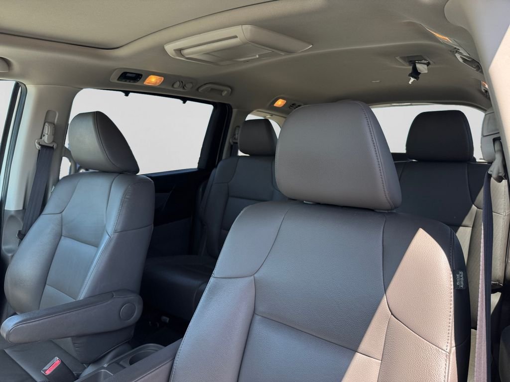 Used 2014 White Diamond Pearl Honda Touring image 3