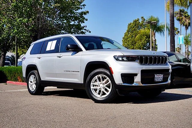 2023 Jeep Grand Cherokee L Laredo's photo