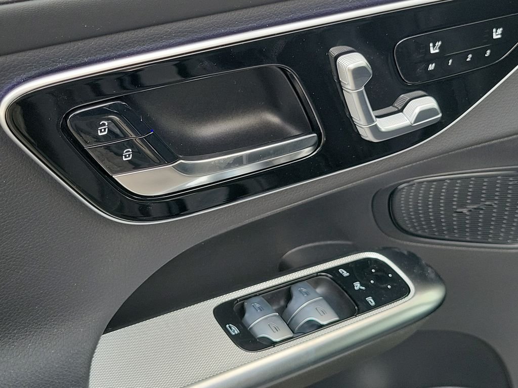 New 2026 Black Mercedes-Benz GLC 300 image 17