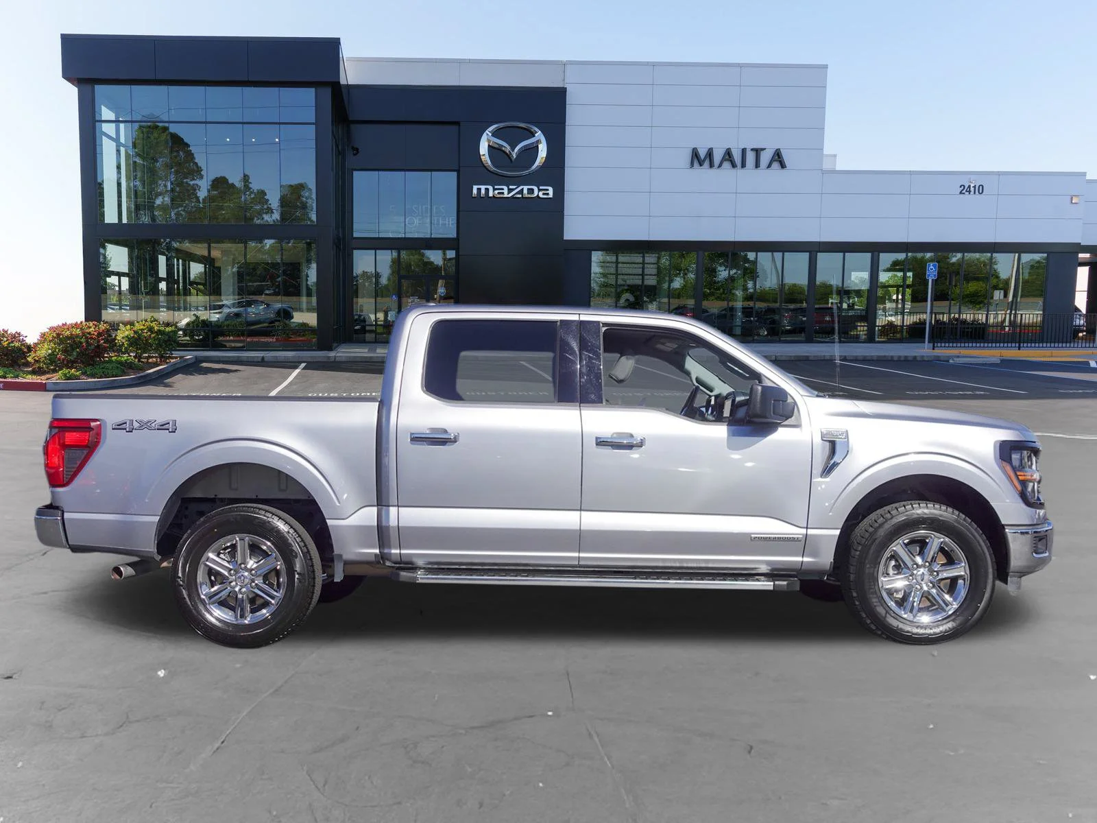 Used 2025 Silver Metallic Ford XLT image 2