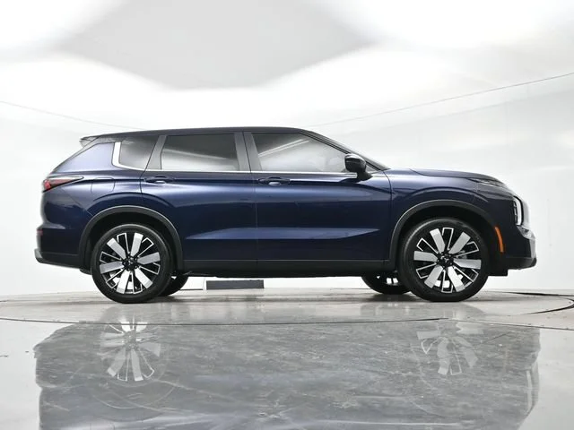 Used 2025 Cosmic Blue Met Mitsubishi SE image 30