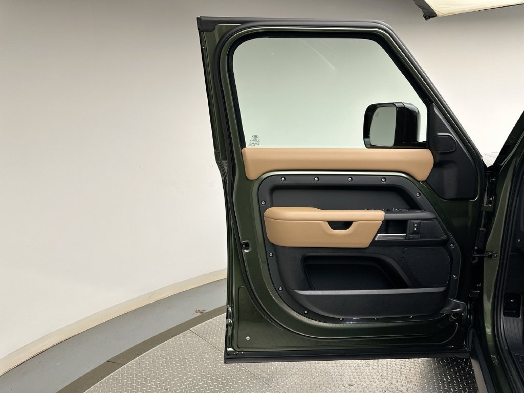 New 2026 Woolstone Green Metallic Land Rover S image 9