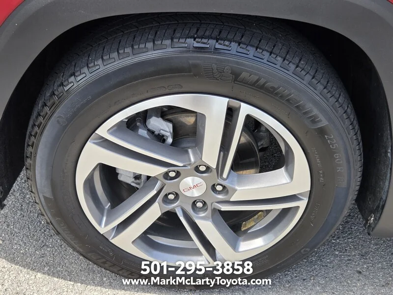 Used 2020 Red Quartz GMC FWD 4DR SLT image 16