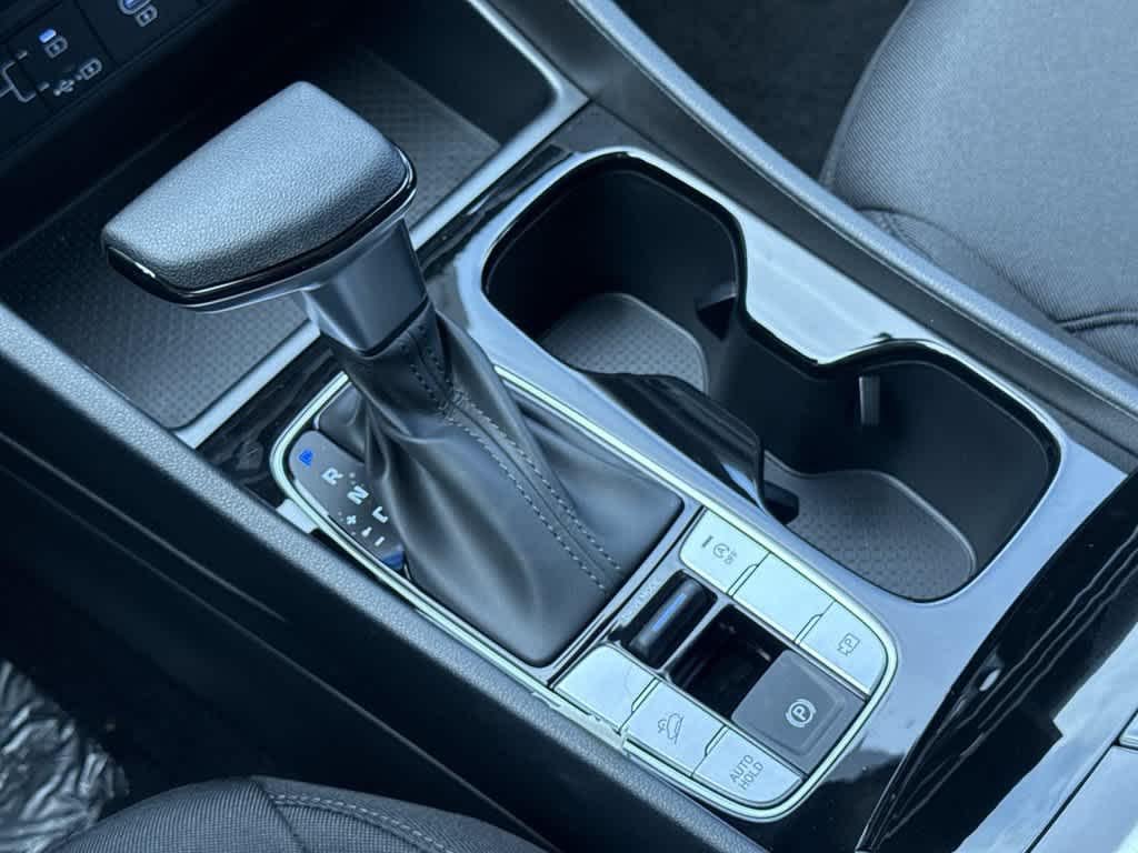 New 2026 Shimmering Silver Hyundai SE FWD image 21