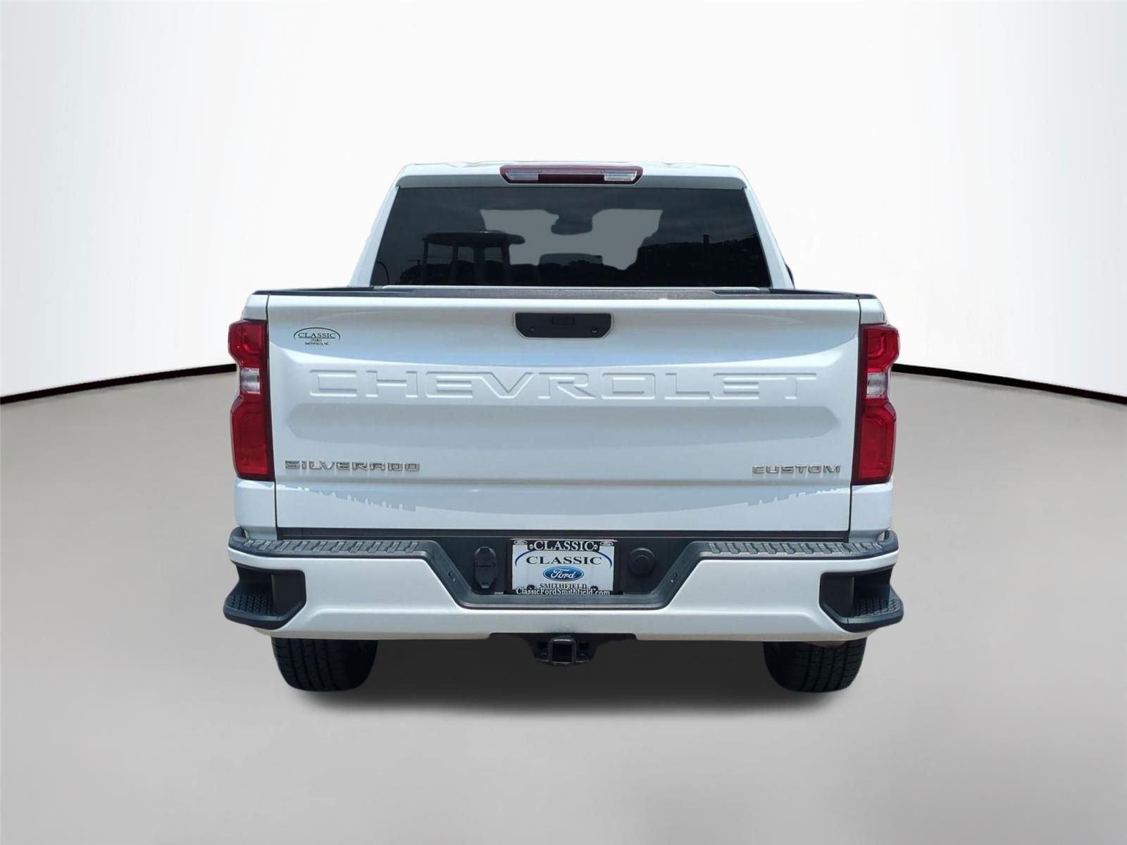 Used 2022 Summit White Chevrolet Custom image 4