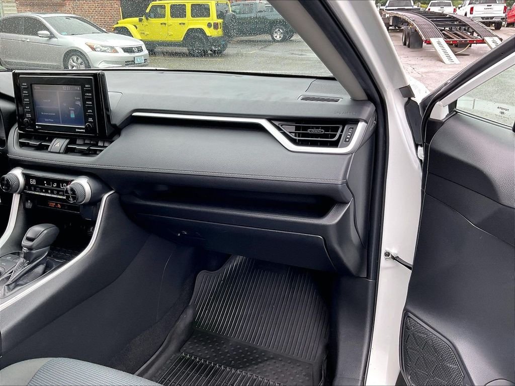 Used 2022 White Toyota LE image 13