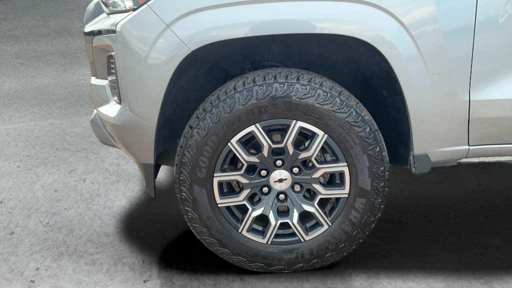 Used 2025 Gray Chevrolet Z71 image 26