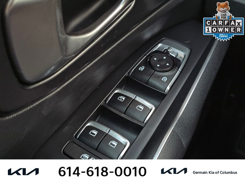 Used 2022 White Kia S image 26
