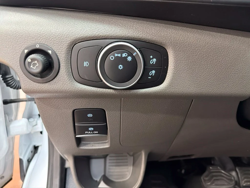 Used 2025 Oxford White Ford Base image 19