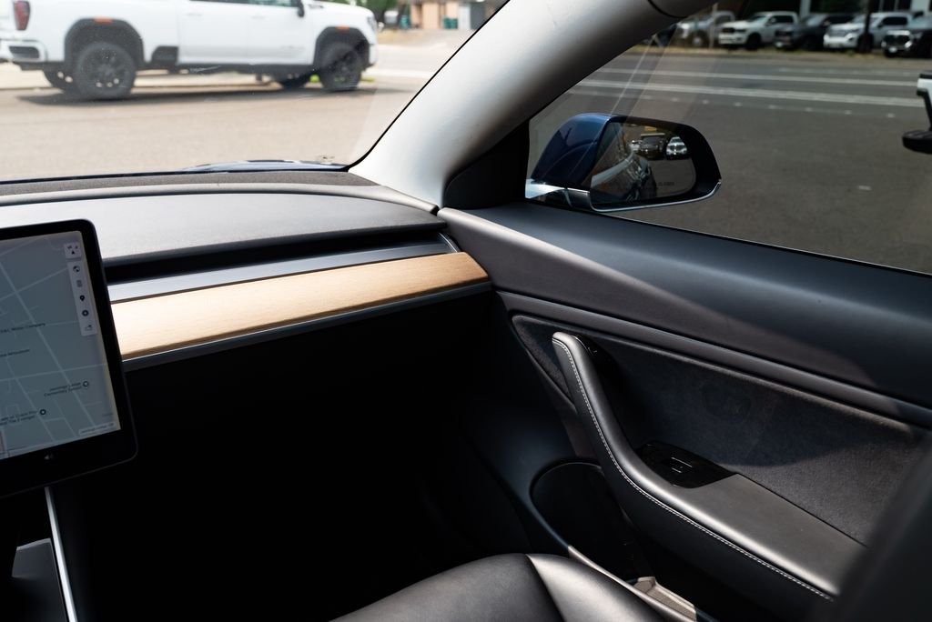 Used 2019 Deep Blue Metallic Tesla Performance image 9