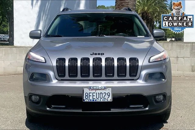 Used 2018 Billet Silver Metallic Jeep Latitude image 3