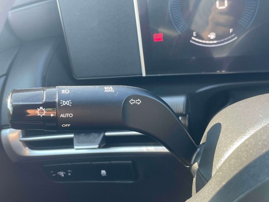 Used 2025 Black Hyundai SE image 23
