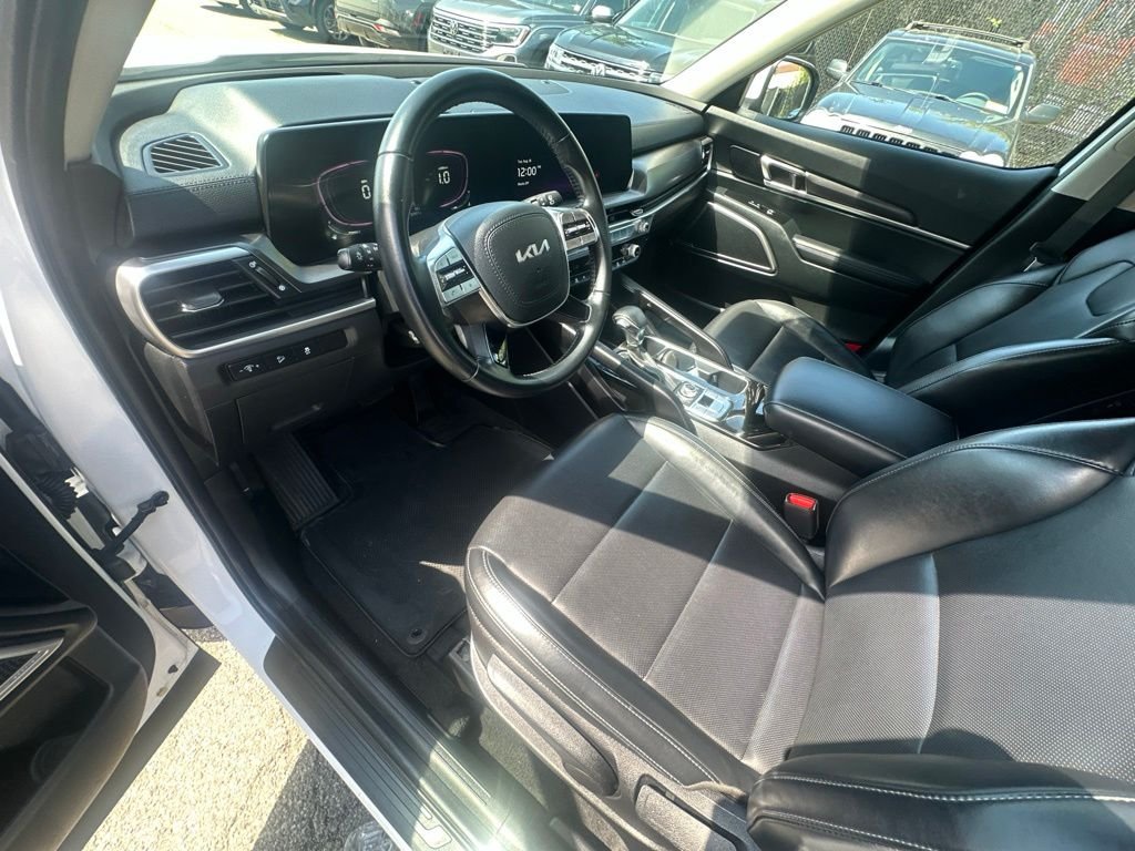 Certified Used 2024 White Kia LX image 9
