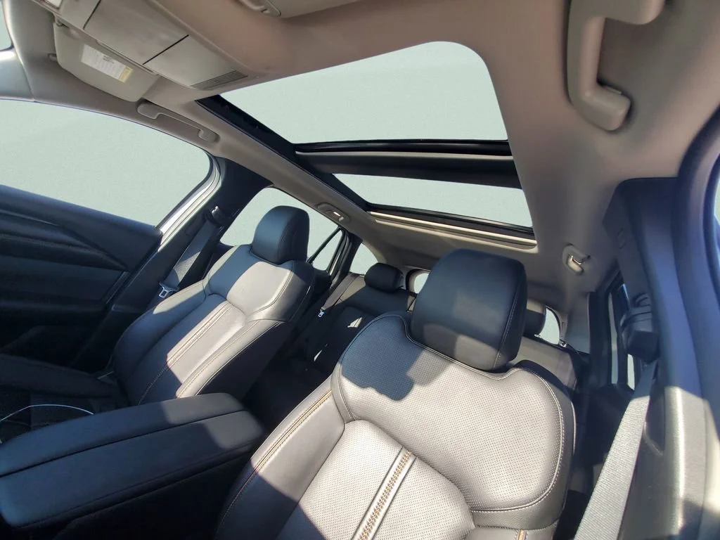 Used 2025 Wind Chill Pear Mazda Premium Plus Package image 17
