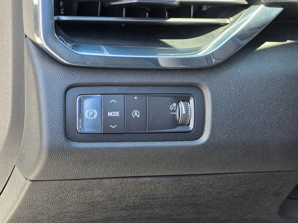 New 2026 White GMC Elevation image 34