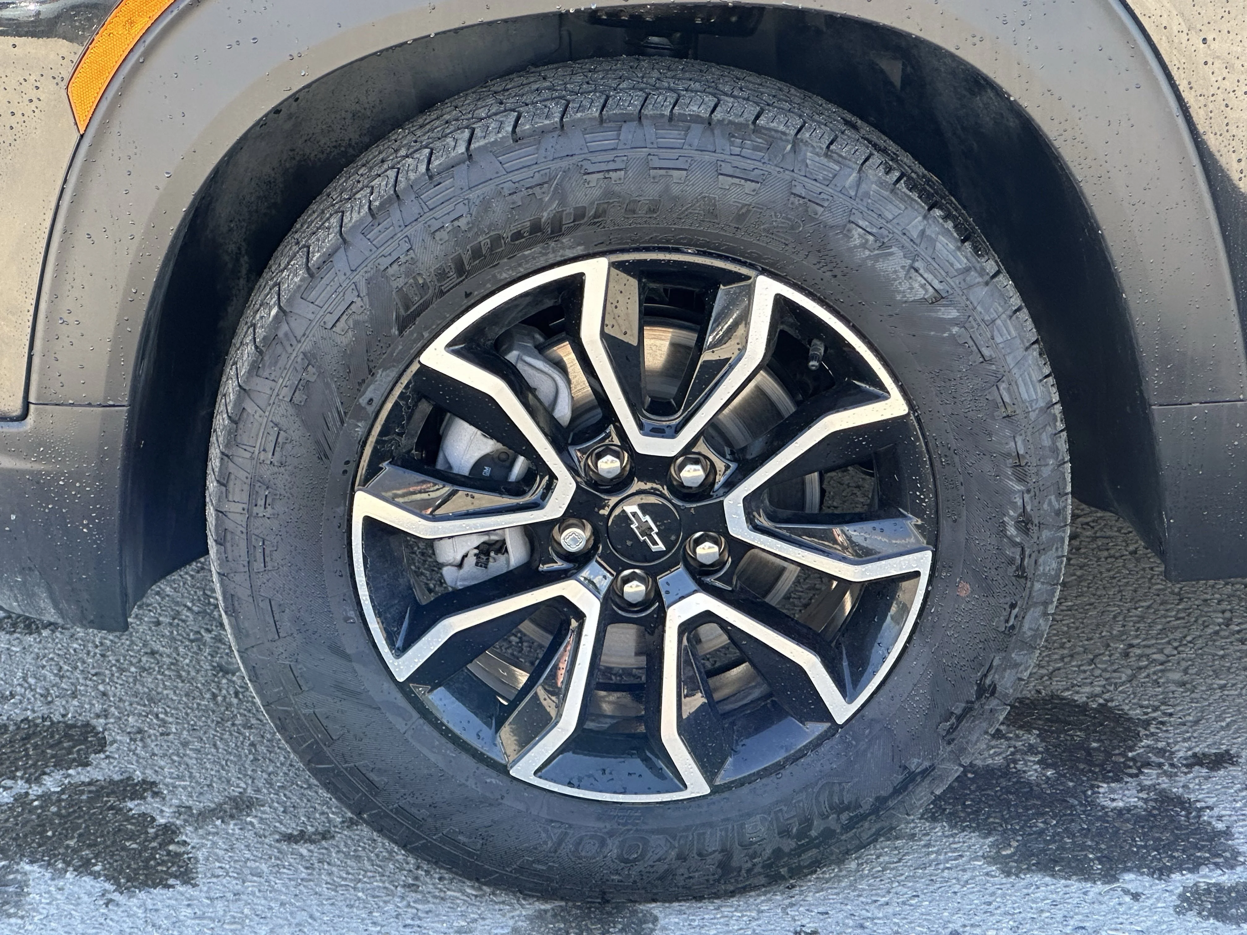 New 2026 Mosaic Black Metallic Chevrolet ACTIV image 6