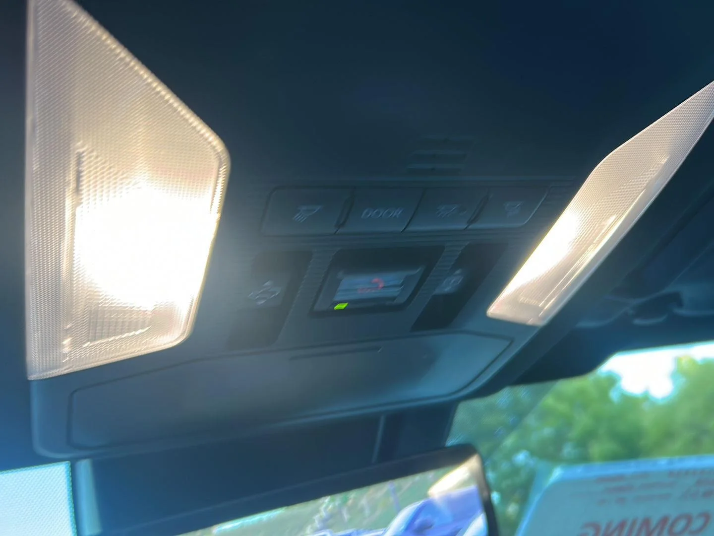 Used 2023 Wind Chill Pearl/Midnight Black Metallic Toyota Hybrid XSE image 18