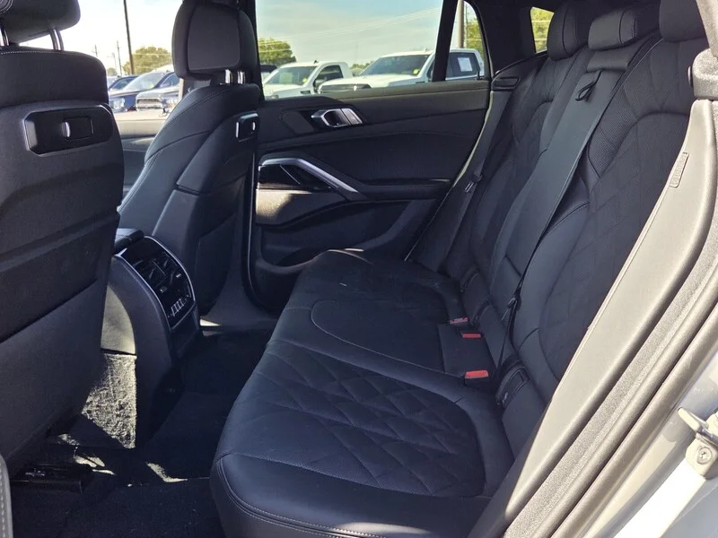 Used 2026 White Metallic BMW XDRIVE40I image 6