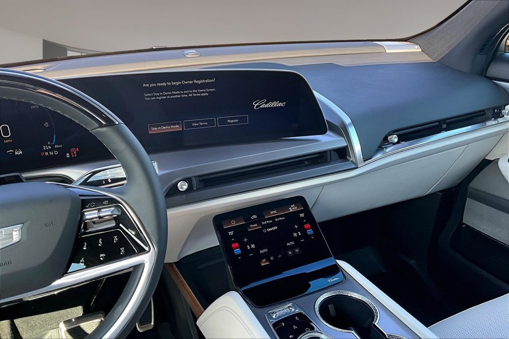 2027 Cadillac VISTIQ Luxury - Photo 7