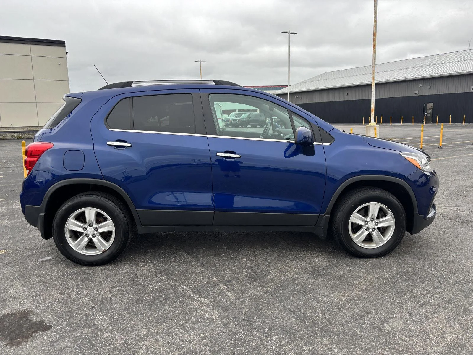 Used 2017 Blue Topaz Metallic Chevrolet LT image 8
