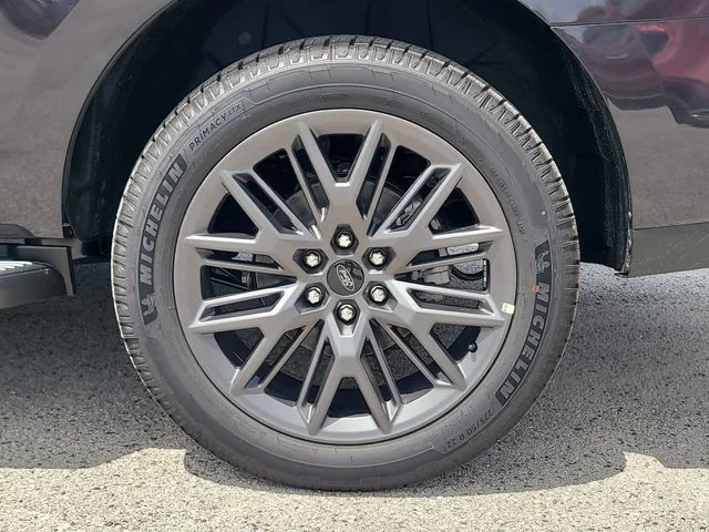 New 2027 Gray Metallic Ford Platinum image 8