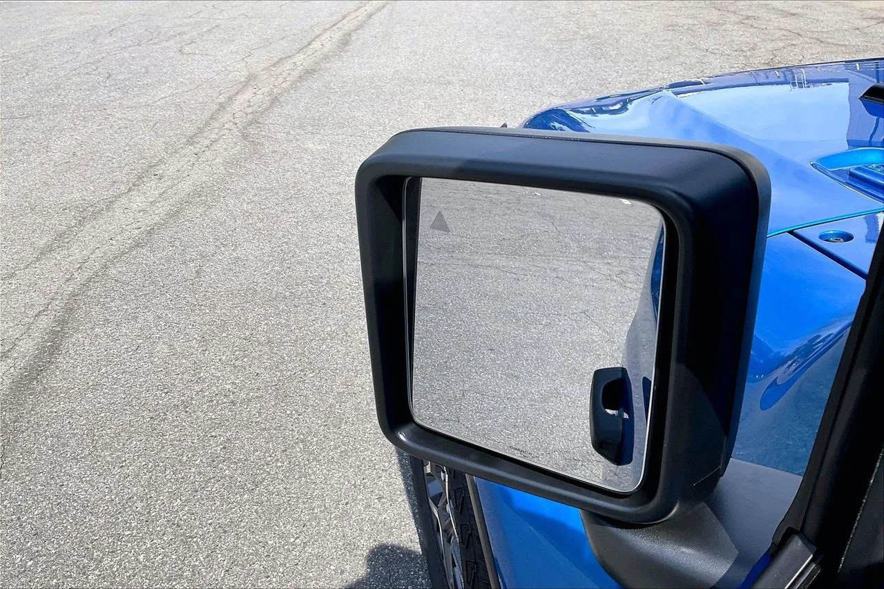 New 2026 Hydro Blue Pearl-Coat Exterior Paint Jeep Sahara image 24