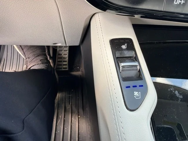 Used 2023 White Kia SX image 9
