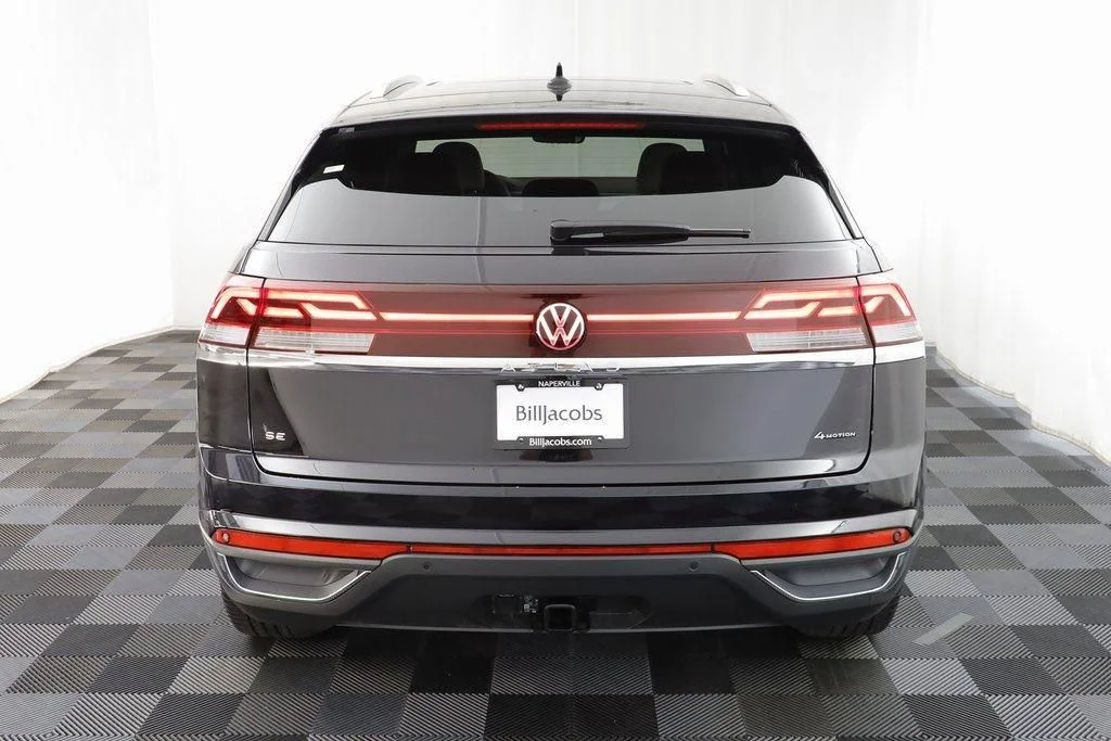New 2026 Deep Black Volkswagen 2.0T SE w/Technology image 16