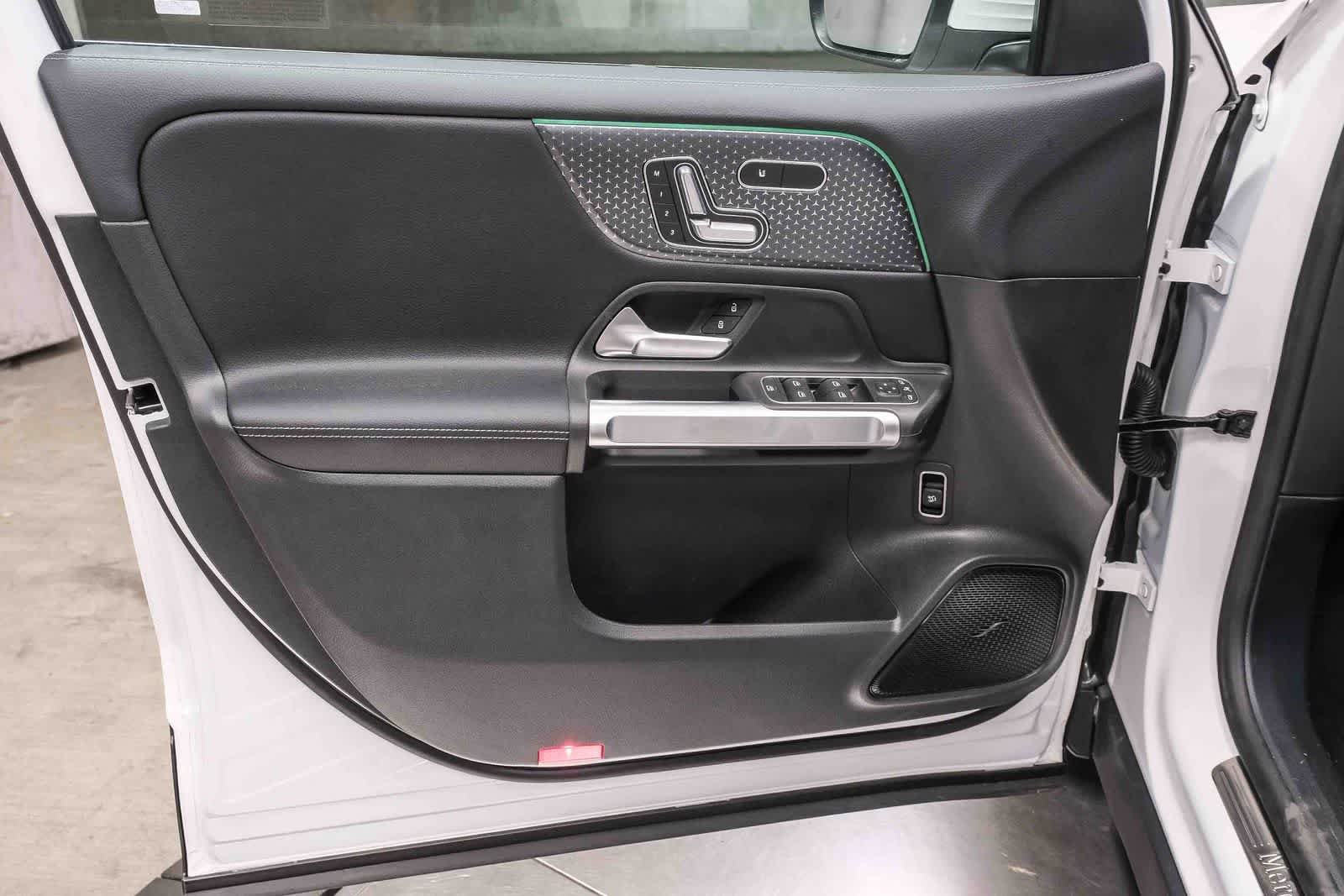 New 2026 Polar White Mercedes-Benz GLB 250 image 68