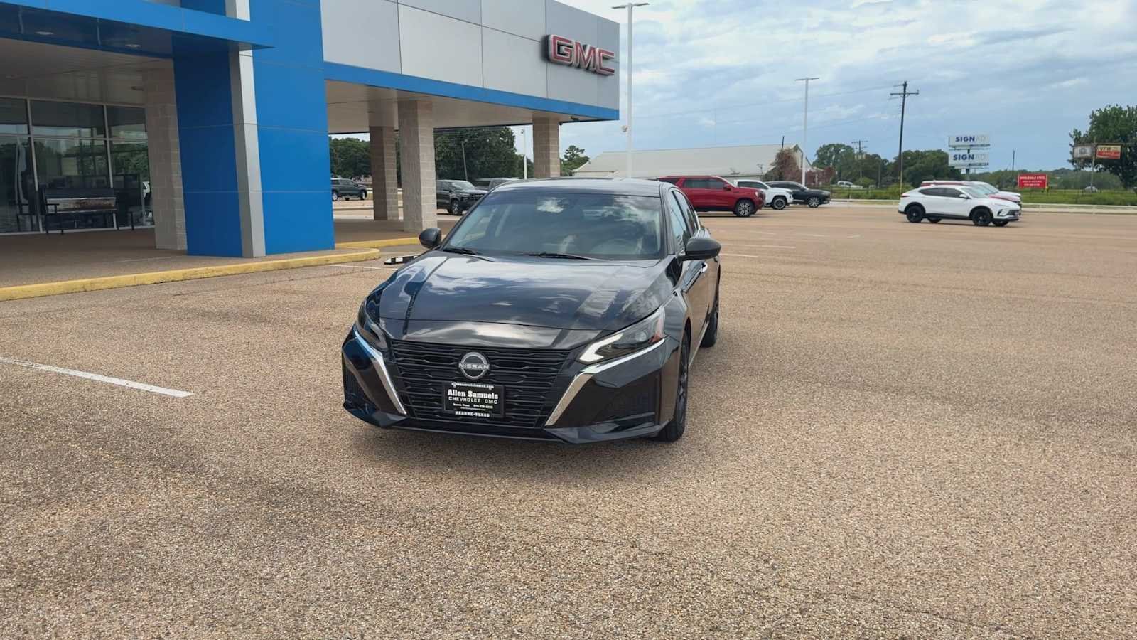 Used 2025 Super Black Nissan S image 3