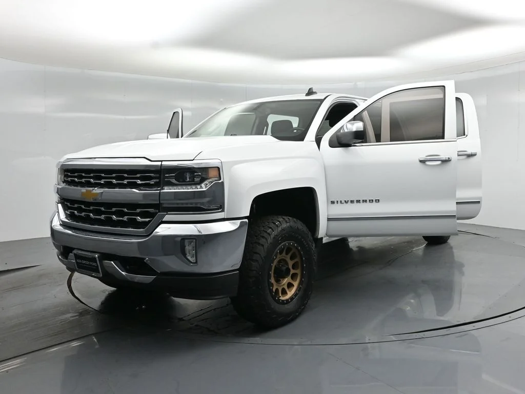 Used 2018 White Chevrolet LTZ image 27