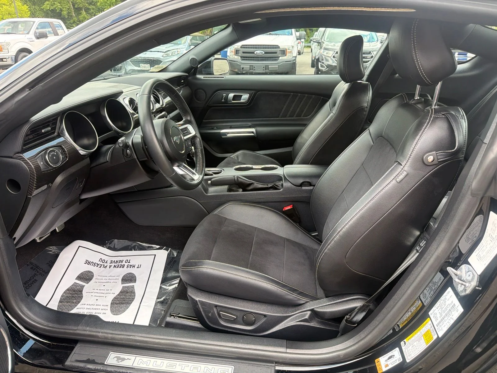Used 2021  Ford GT Premium image 8