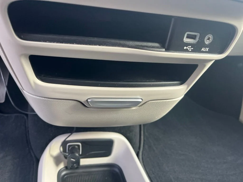 Used 2019 Billet Silver Metallic Chrysler L image 18