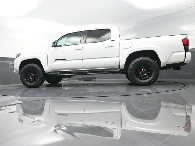 Used 2022 White Toyota SR5 image 41