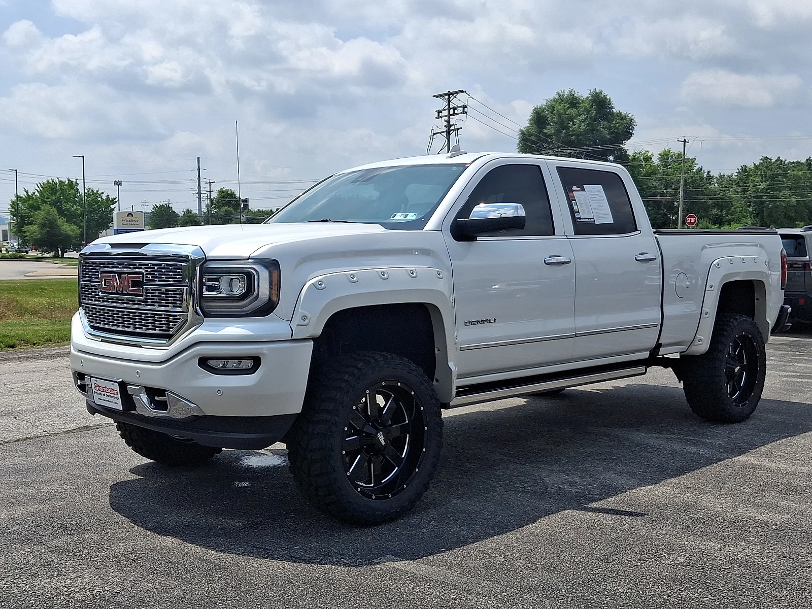 Used 2017 White GMC Denali image 6
