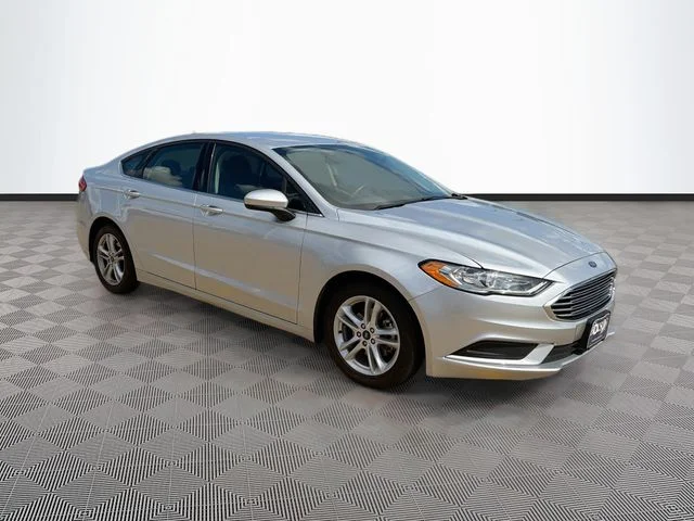 Used 2018 Silver Ford SE image 1