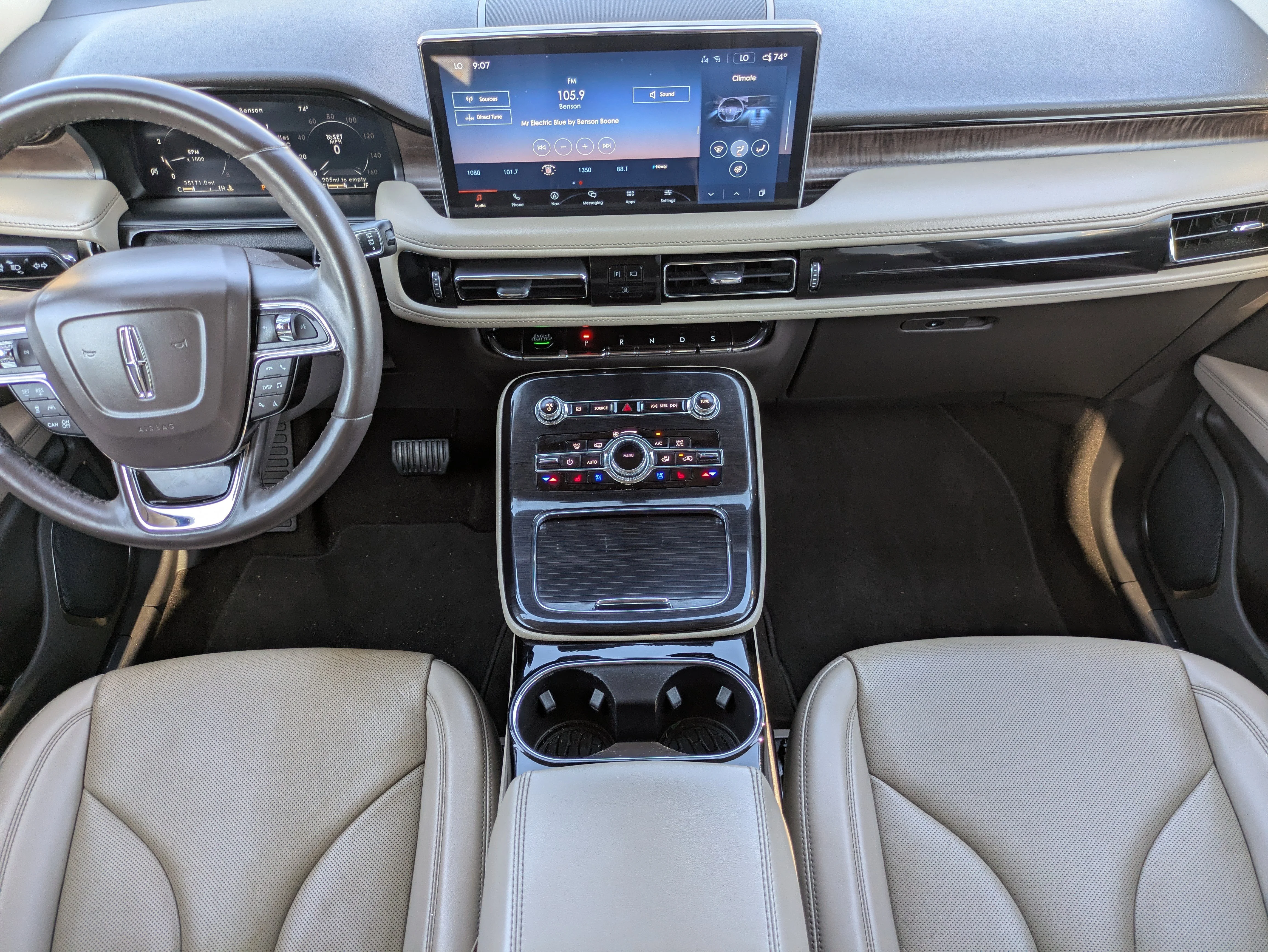 Used 2023 Infinite Black Clearcoat Metallic Lincoln Reserve w/Panoramic Moonroof, Htd & Cld Premium Leather, 13.5 Screen, & 360 Camera image 18