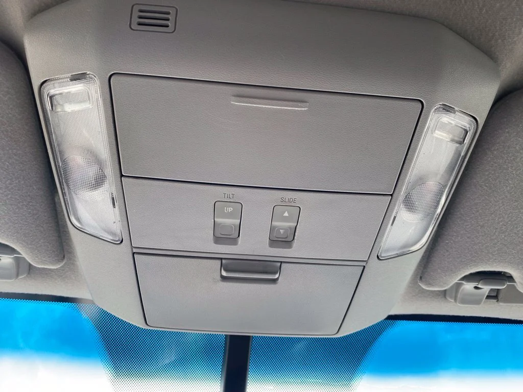 Used 2012 White Toyota Platinum image 23