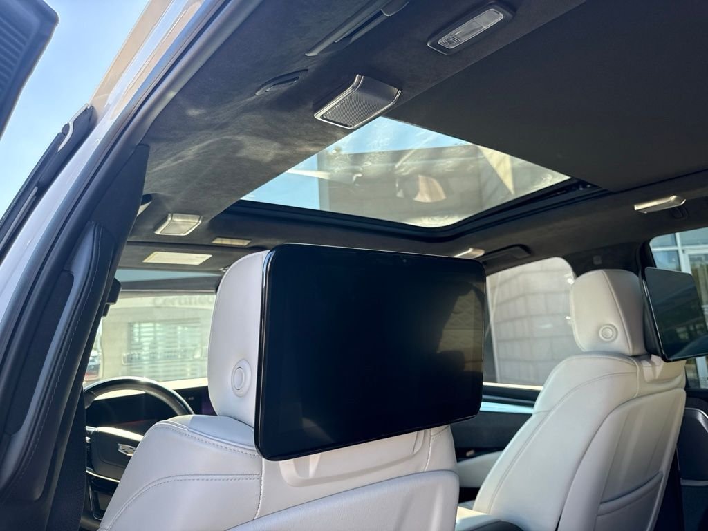 Used 2025 White Cadillac V-Series image 7
