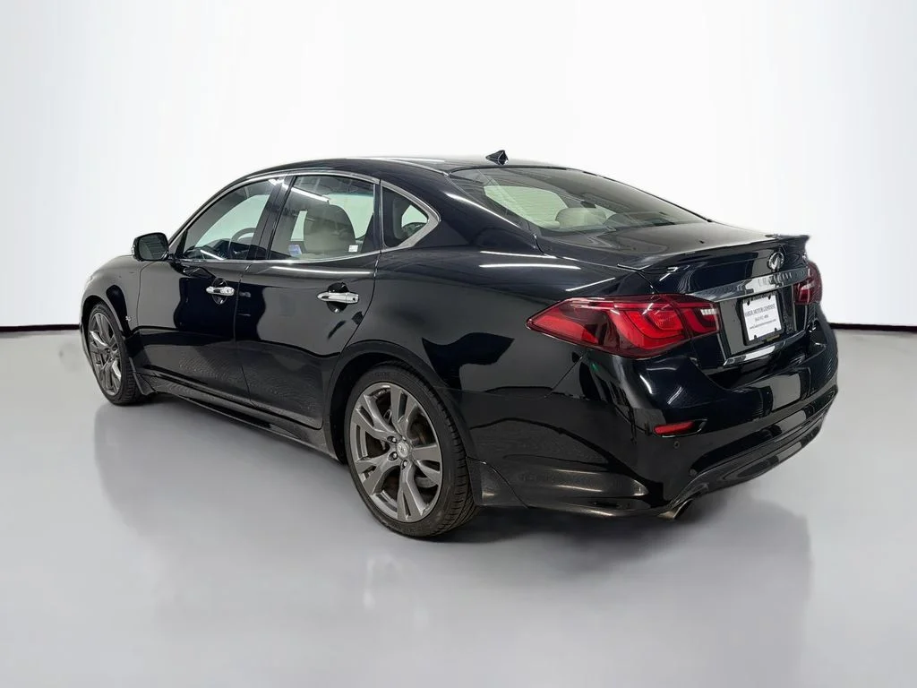 Used 2017 Black Obsidian INFINITI 5.6 image 3