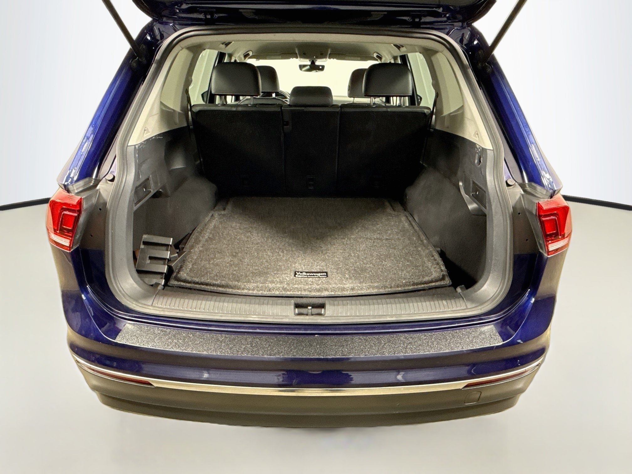 Used 2021 Atlantic Blue Metallic Volkswagen SE image 24