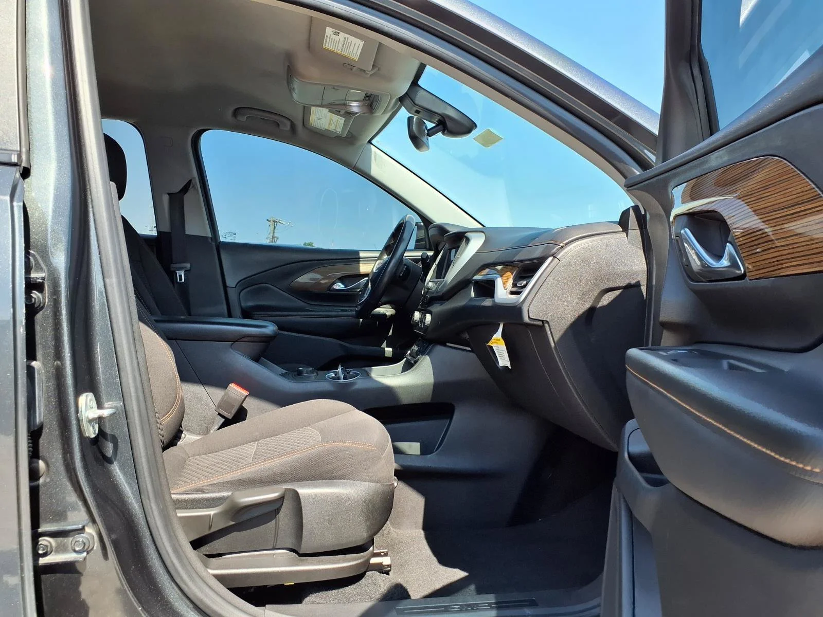 Used 2021 Graphite Gray Metallic GMC SLE image 24